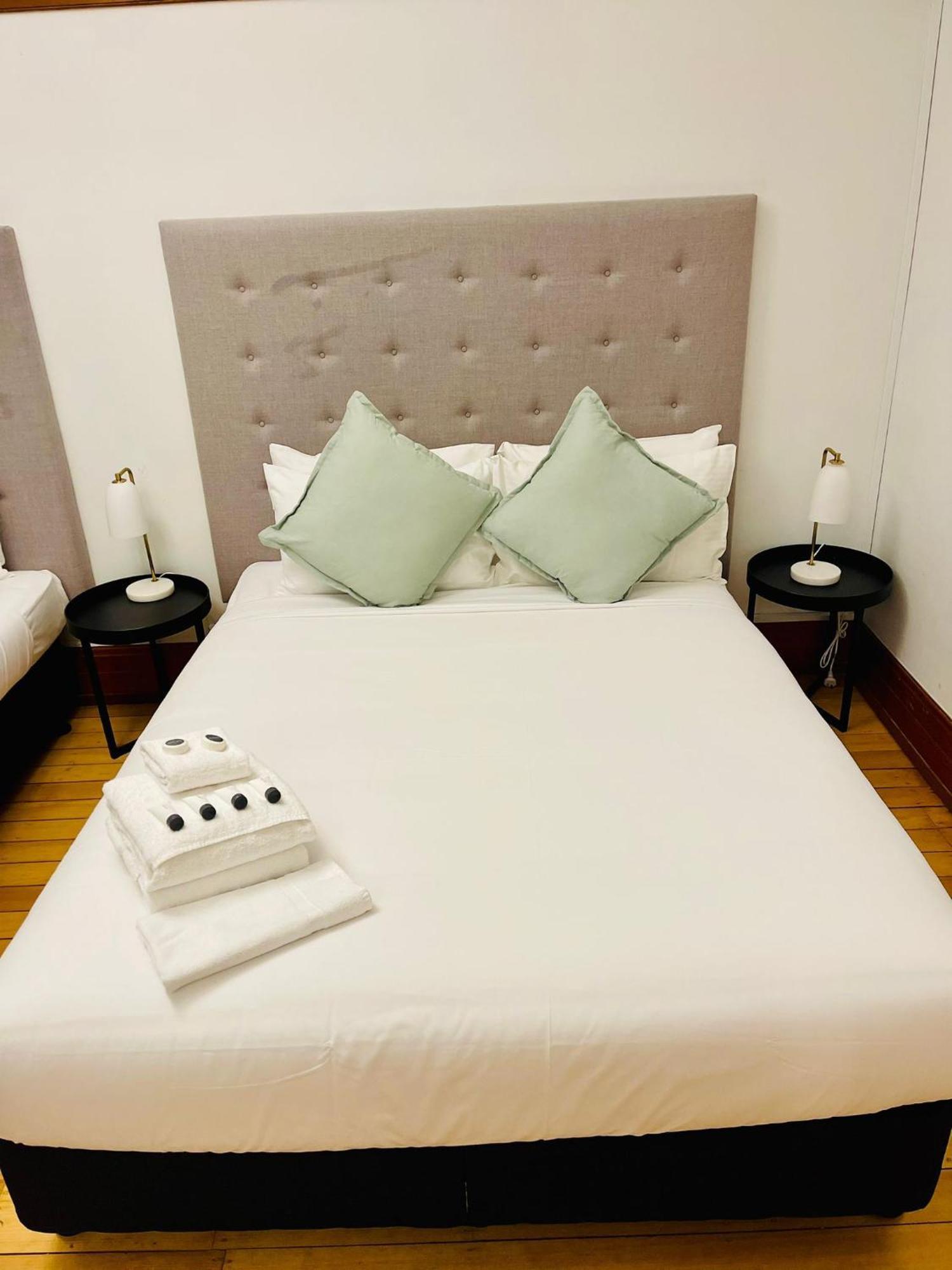 Guildford Hotel エクステリア 写真