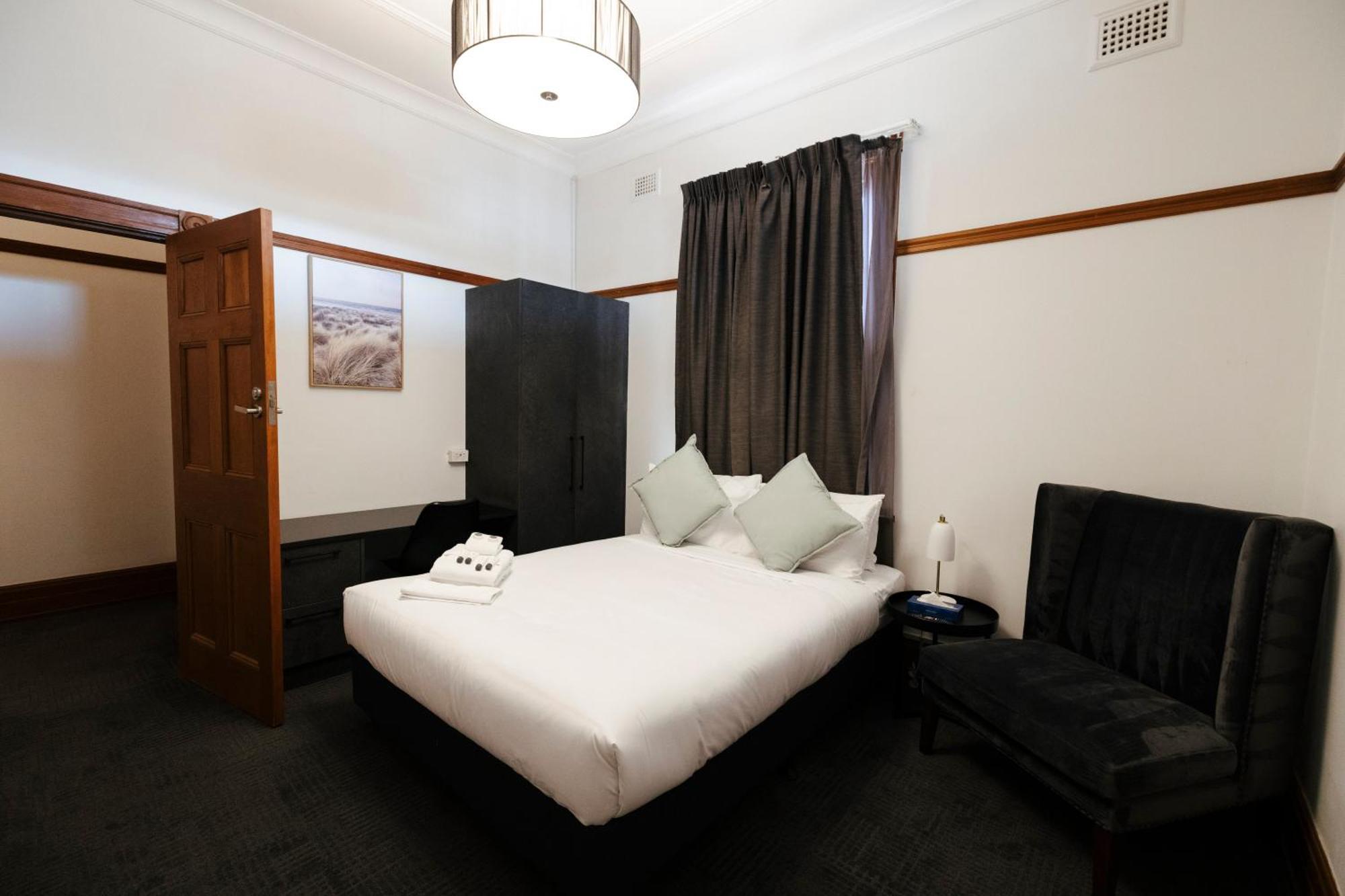 Guildford Hotel エクステリア 写真