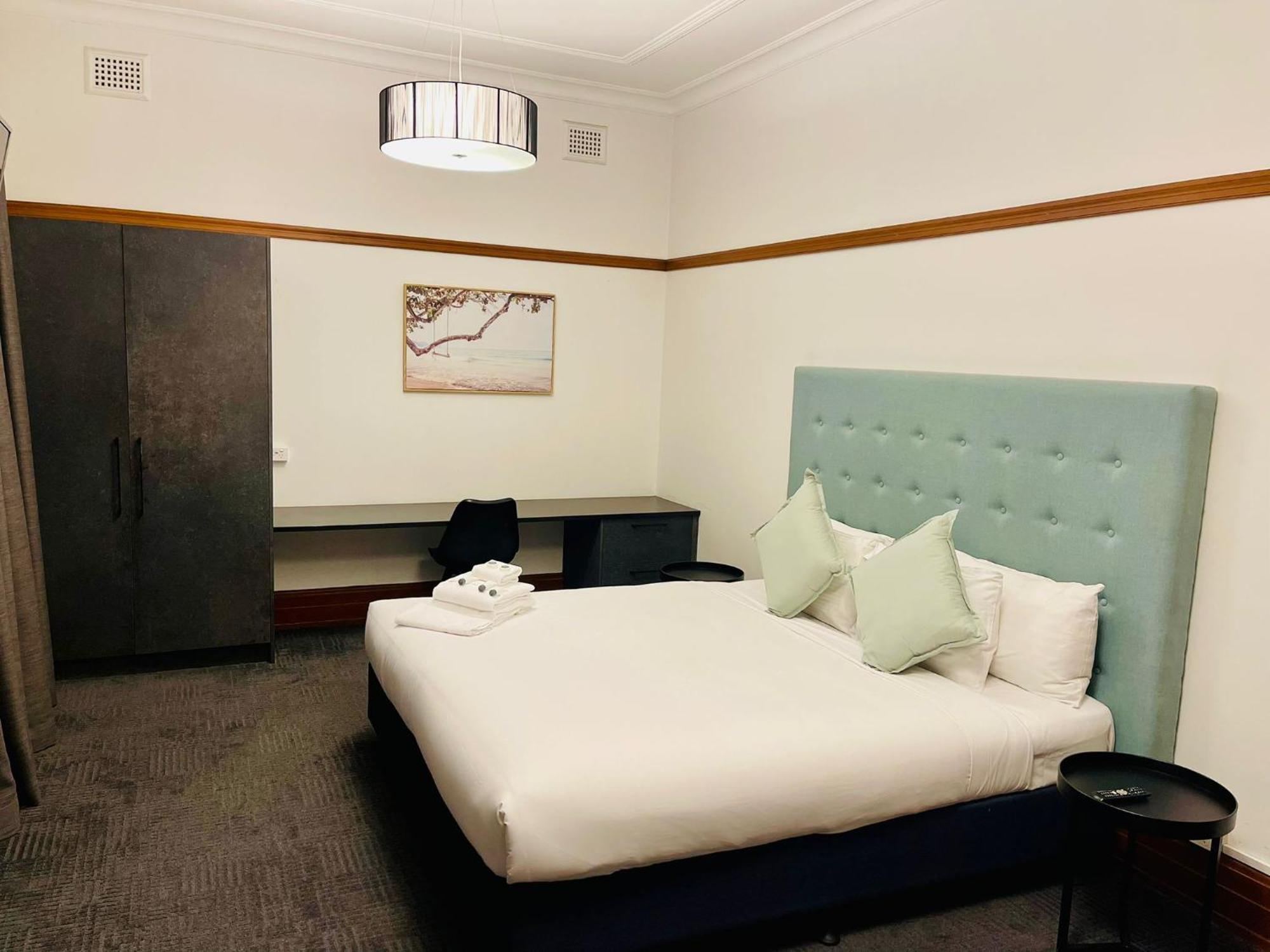 Guildford Hotel エクステリア 写真