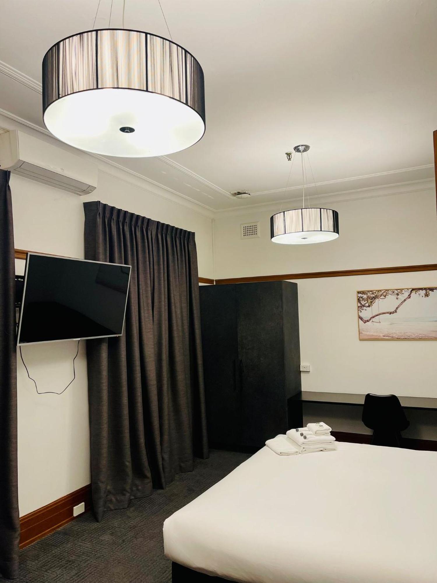 Guildford Hotel エクステリア 写真