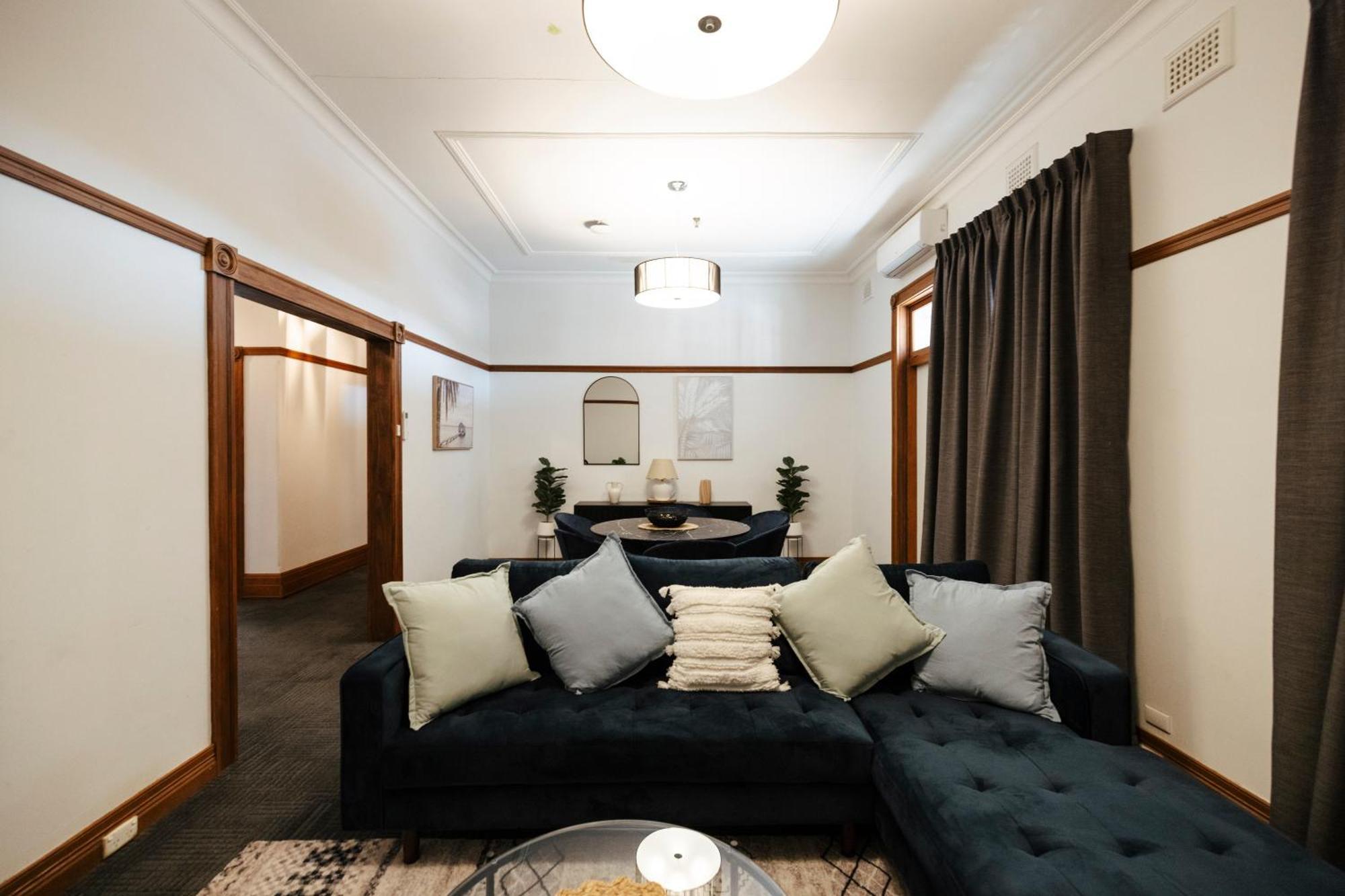 Guildford Hotel エクステリア 写真