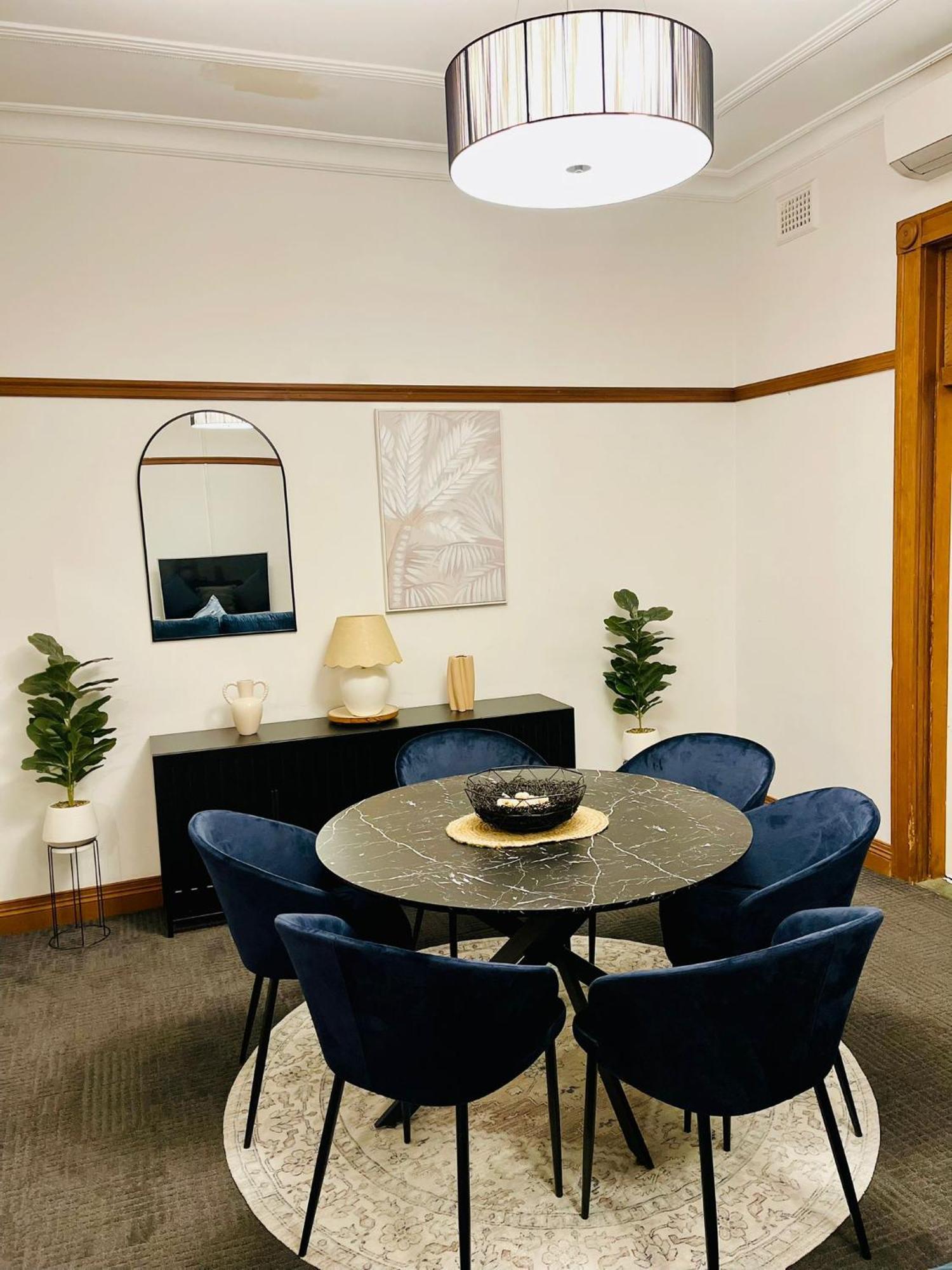 Guildford Hotel エクステリア 写真
